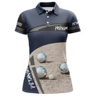 Polo pétanque bleu marine femme raffiné avec boules métalliques sur terrain, prénom personnalisé