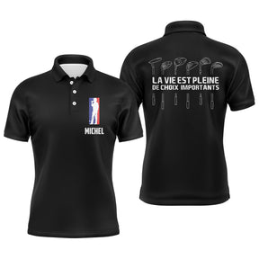 Polo de golf tricolore noir avec silhouette golfeur en swing dans un blason bleu marine blanc et rouge, prénom brodé sous le