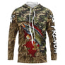 T-shirt anti-UV capuche pêche brochet camouflage forêt drapeau suisse rouge avec brochet en gros plan