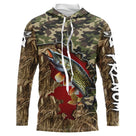 T-shirt anti-UV capuche pêche brochet camouflage forêt drapeau suisse rouge avec brochet en gros plan