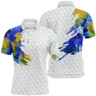 Polo golf blanc homme avec aquarelle bleu jaune vert, effet balle de golf et silhouette golfeur en swing