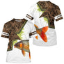 T-shirt all-over pêche carpe camouflage marais vert et brun motif carpe rouge orange bondissante personnalisé prénom