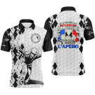 Polo pétanque personnalisé blanc noir argyle avec drapeau France et silhouette bouliste, lettrage Apéro et prénom