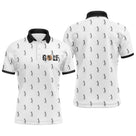 Polo de golf motif silhouettes de golfeurs en swing all-over sur fond blanc avec col noir contrastant et lettrage GOLF au