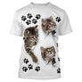 T-shirt chat 3D blanc avec trois chatons tigrés émergeant de déchirures et empreintes de pattes noires all-over