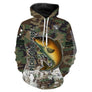 Sweat capuche pêche carpe all-over camouflage forêt motif carpe miroir dorée pêcheur prénom personnalisé carpiste