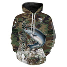 Sweat capuche pêche saumon all-over camouflage forêt motif saumon argenté pêcheur prénom personnalisé