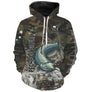 Sweat UV pêche silure all-over camouflage forêt vert brun motif silure barbillons en attaque prénom personnalisé