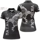 Polo golf femme noir intense tatouage tribal viking corbeau Vegvísir Viking Golf coupe cintrée tissu respirant