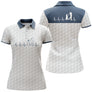 Polo golf femme blanc texture balle col bleu marine tracé battement cœur ECG silhouette golfeur coupe cintrée