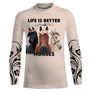 Débardeur all-over cheval beige avec trois chevaux fleuris Life Is Better With Horses été