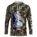 T-shirt anti-UV capuche pêche truite camouflage forêt drapeau France truite fario en gros plan
