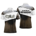 Polo pétanque blanc marron avec trois boules sur sable et lettrage Je peux pas j'ai pétanque, design all-over