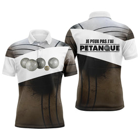Polo pétanque blanc marron avec trois boules sur sable et lettrage Je peux pas j'ai pétanque, design all-over