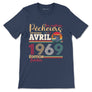 T-shirt pêcheur bleu marine vintage avec silure et slogan meilleurs pêcheurs nés en avril 1969