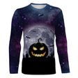 T-shirt Halloween citrouille vue de face design cinématographique violet et orange, coupe unisexe all-over