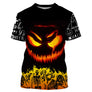 T-shirt Halloween all-over avec citrouille jack-o-lantern aux yeux brûlants entourée de flammes oranges et squelettes