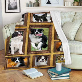 Couverture Border Collie polaire avec mosaïque de portraits chien noir et blanc bicolore sur canapé