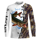 Tee shirt anti UV pêche brochet vue dos, motif silhouette et peau marbrée, vêtement technique pêcheur grands carnassiers