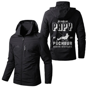 Veste imperméable pêche vert militaire à capuche, slogan Je suis un papy pêcheur rien ne m'effraye, prénom personnalisé
