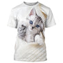 T-shirt chat 3D blanc avec chaton gris argenté aux yeux bleus dans panier, all-over photoréaliste