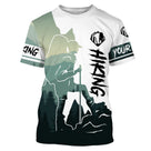 T-shirt randonnée all-over unisexe avec silhouette randonneur, montagne et inscription HIKING, prénom personnalisé
