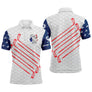 Polo golf homme blanc texture balle médaillon coq tricolore poitrine clubs croisés rouges dos inserts bleu étoilés manches