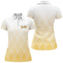 Polo golf femme blanc dégradé argyle jaune moutarde chopes bière graphiques poitrine coupe cintrée tissu respirant