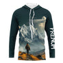 T-shirt variante all-over avec randonneur alpin sur sentier de montagne enneigée, prénom personna
