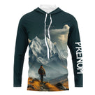 T-shirt variante all-over avec randonneur alpin sur sentier de montagne enneigée, prénom personna
