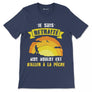 T-shirt retraite homme pêche bleu marine typographie blanche jaune message Je suis retraité mon boulot est d'aller à la pêche