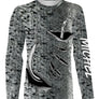 T-shirt manches longues pêche saumon, imprimé peau argentée et hameçons sur le flanc, prénom brodé manche