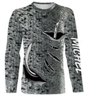 T-shirt manches longues pêche saumon, imprimé peau argentée et hameçons sur le flanc, prénom brodé manche