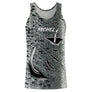 T-shirt halieutique peau de saumon, coupe technique respirante, motif écailles et hameçons, personnalisable prénom