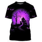 T-shirt Halloween all-over avec maison hantée silhouette devant arbre torturé halo violet et yeux de chat répétés sur fond