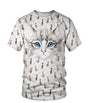 T-shirt all-over unisexe avec chat blanc tigré mignon en gros plan et motif chats répétés en arrière-plan