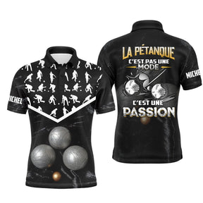 Polo pétanque personnalisé noir marbré avec silhouettes boulistes et lettrage La Pétanque c'est une passion, prénom imprimé