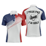 Polo de golf tricolore bleu marine rouge et blanc avec slogan J peux pas j ai golf au dos et texture balle de golf alvéolée