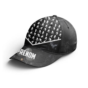 Casquette pétanque noire all-over silhouettes blanches boulistes prénom côté broderie unisexe personnalisée