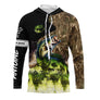 Tenue de pêche bar personnalisée hoodie camouflage roseaux orange vert avec bar en attaque et lettrage Be The Bait