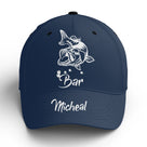 Casquette pêche bar bleu marine bar stylisé prénom brodé pêcheur mer carnassier personnalisée