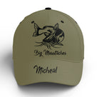 Casquette pêche silure kaki silure stylisé prénom côté broderie pêcheur carnassier personnalisée