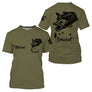 T-shirt pêche brochet all-over fond kaki olive motif brochet silhouette noire encrée prénom logo texte personnalisés