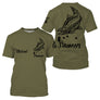 T-shirt pêche saumon all-over fond kaki olive motif saumon silhouette noire encrée prénom personnalisé moucheur