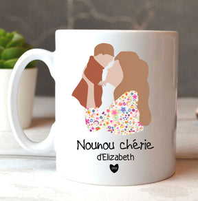 Mug nounou chérie céramique blanc 325 ml illustration silhouette adulte enfant étreinte robe florale prénom personnalisé