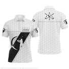 Polo golf homme blanc insert noir clubs croisés alignés silhouette golfeur slogan La Vie Pleine Choix coupe ajustée