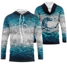 T-shirt pêche all-over col rond bleu turquoise océanique eau cristalline brochet dévorant leurre gros plan médaillon