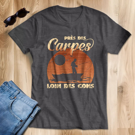 Cadeau Humour Pêcheur Homme, Pêche de la Carpe, T-shirt Pêcheur Drôle, Près des Carpes Loin des Cons - Gris