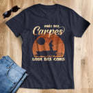 T-shirt pêche carpe humour bleu marine typographie blanche orangée vintage Près des Carpes Loin des Cons silhouette pêcheur