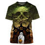 T-shirt Halloween all-over avec petit fantôme blanc tenant citrouille orange devant crâne géant fantôme et nuée de